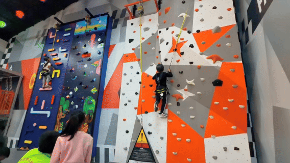 1760343528807908.gif 攀岩.gif